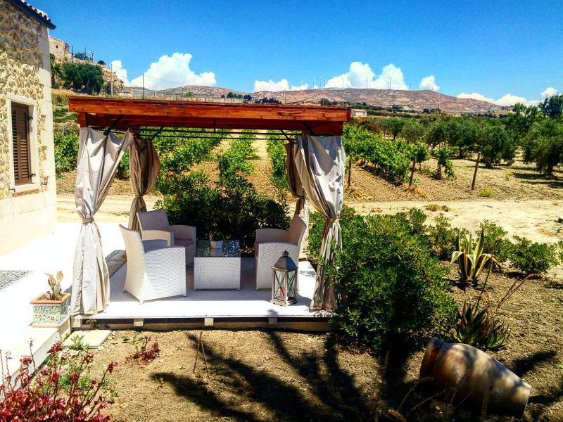 Borgo Giallonardo Wine Relais Realmonte Exterior photo