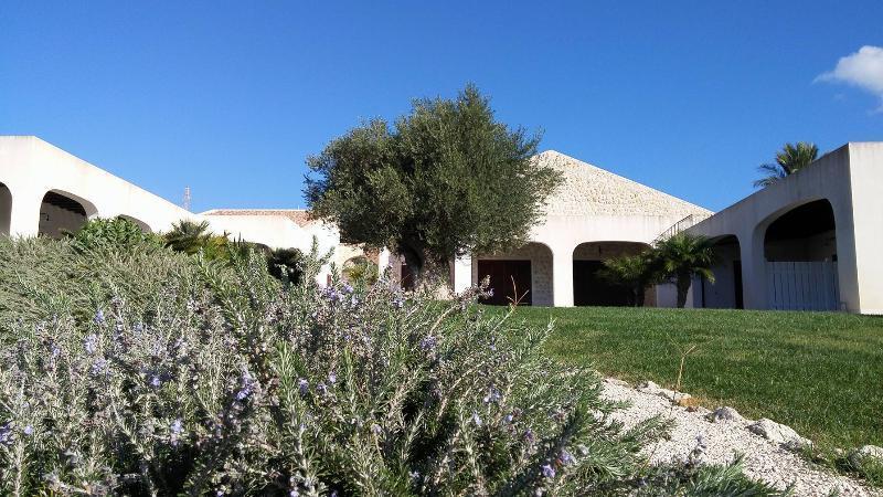 Borgo Giallonardo Wine Relais Realmonte Exterior photo